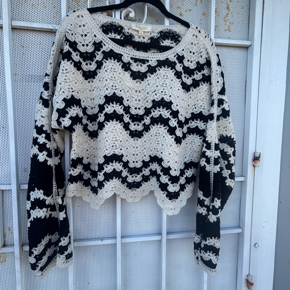 Rebellion XL Crochet cropped loose knit Chevron pattern Sweater scallop end NWT